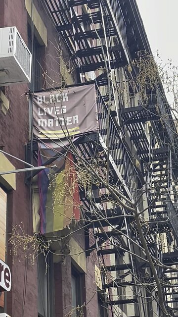 A conditioned persons apartment in sh!thole NYC