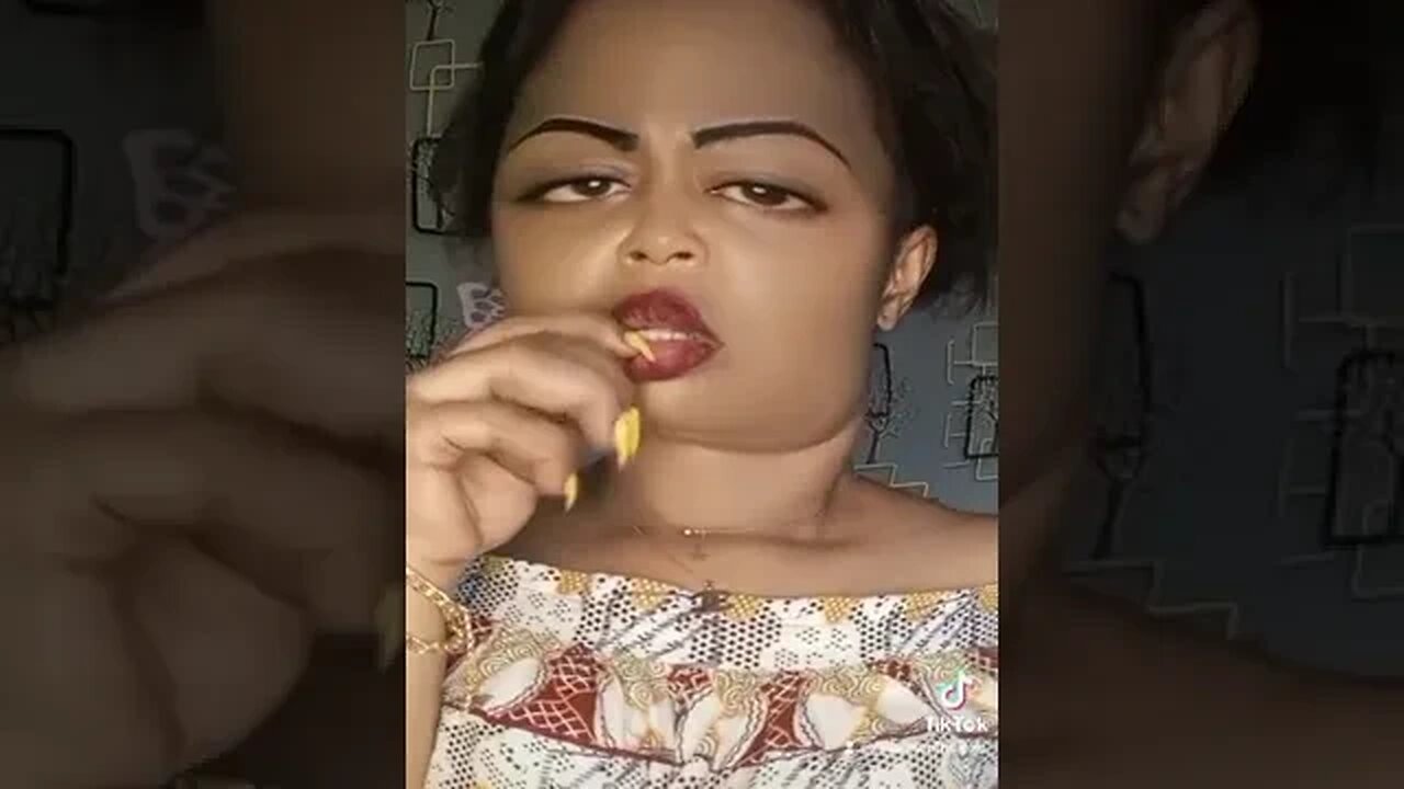 Flore de Lille Veuve joyeuse e décalage partiel avec ue époque qui demeure encore marquée 1,2,4 Mama