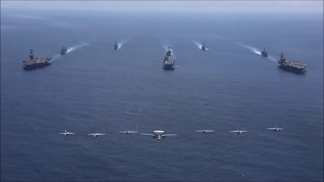 Ships sail in formation during Valiant Shield 2022