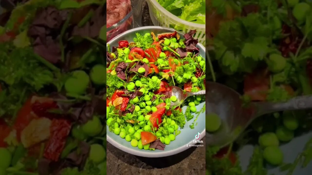 What I Eat in a Day! Mostly Raw!🍌🥬🍅🍠