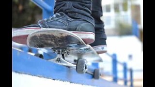 Saltar de skate direto de um telhado não é uma das melhores ideias...