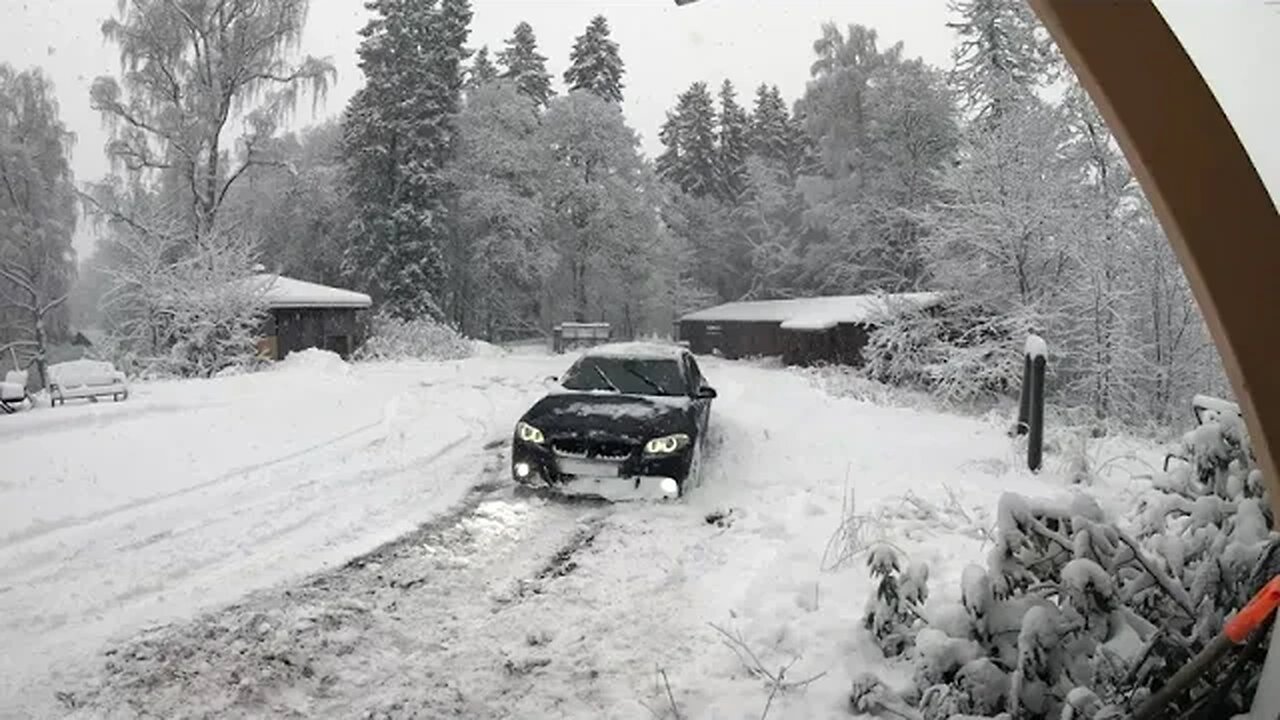 How to attract females with your driving skills #bmw #snowdrift #turbodiesel