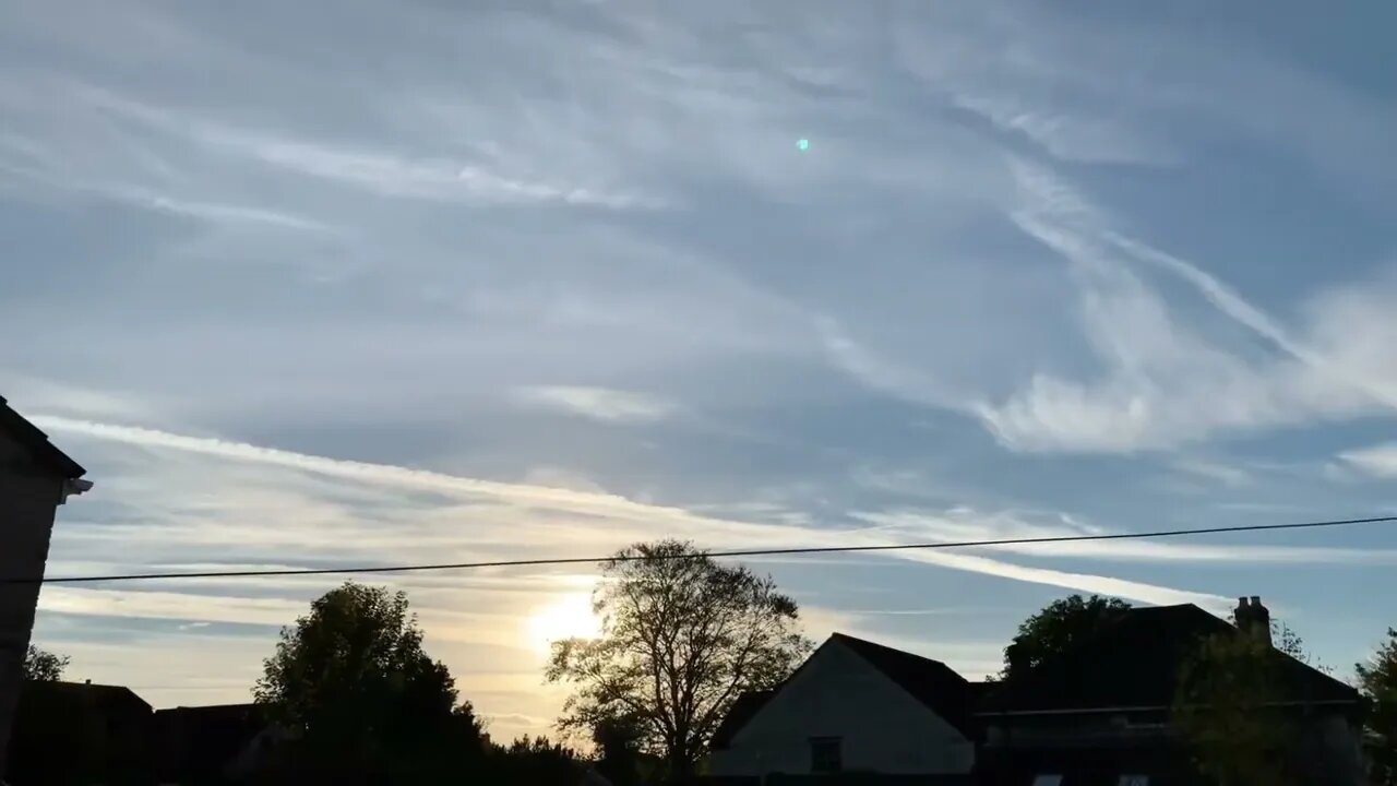 Cirrus Contrails at sunset 🌅 Somerset England 04/11/2022