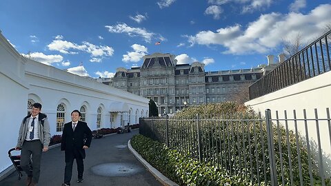 LIVE： At the White House waiting for Marine One.