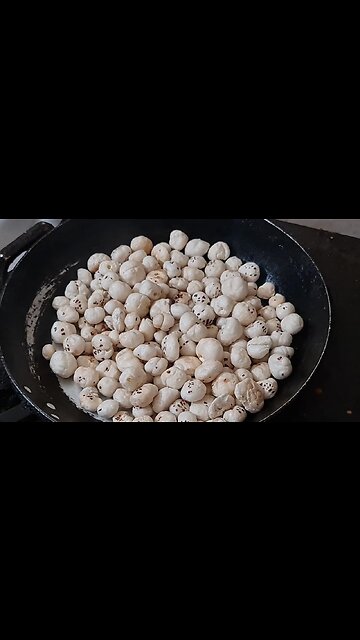 "Exploring the Health Benefits and Culinary Delights of Makhana (Fox Nuts)" By Beena Fatima