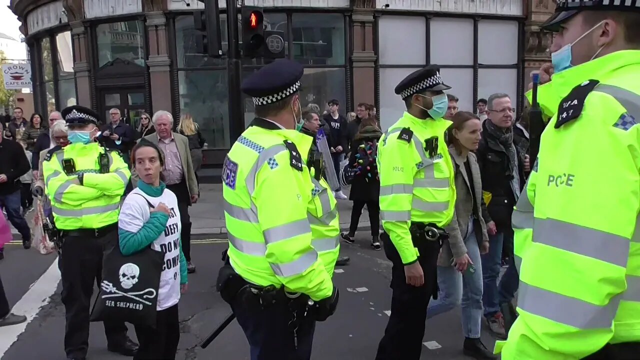 POLICE WALKING AHEAD OF THE DEMO #metpolice