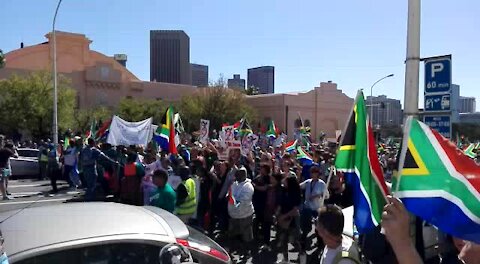 Streets of Cape Town filled with anti-Zuma protestors (U6H)