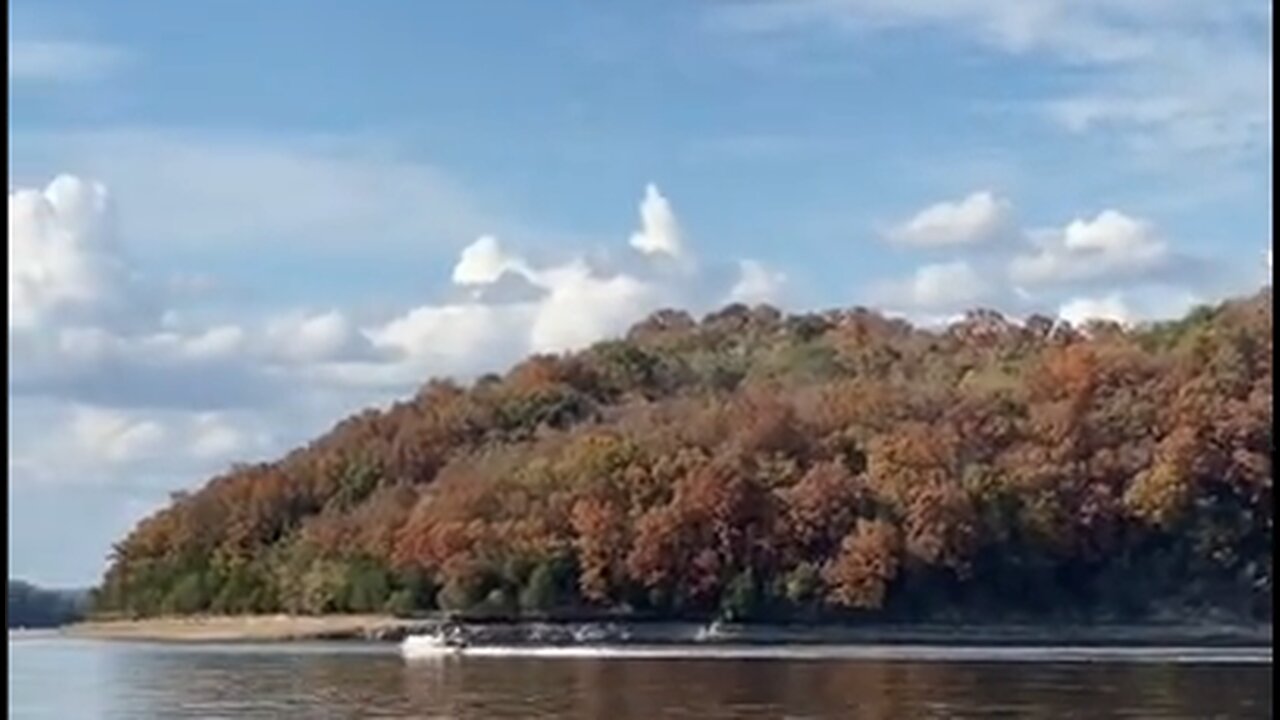 Beautiful Fall Colors on Dale Hollow Lake