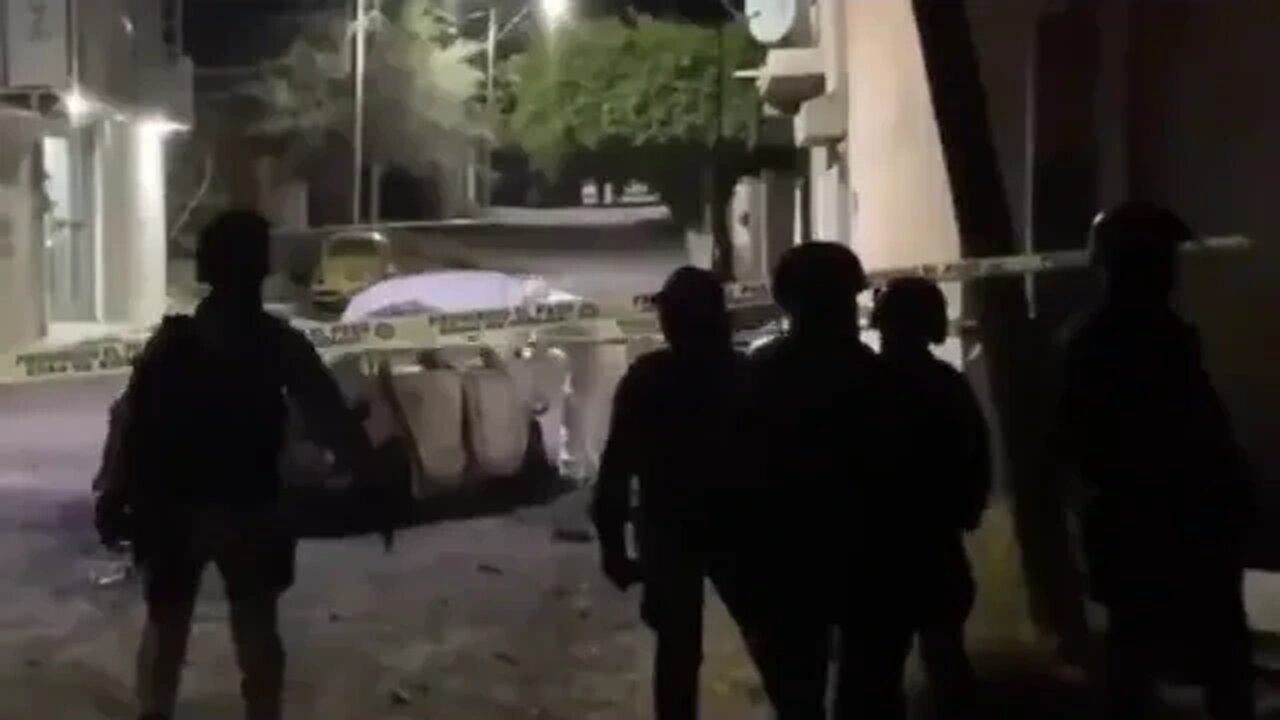 Five National Guard agents were injured by a car bomb in the city of Celaya.