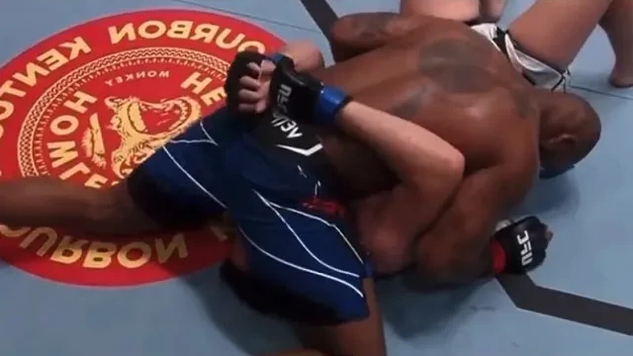 New “groin strike” technique used during fight in the UFC