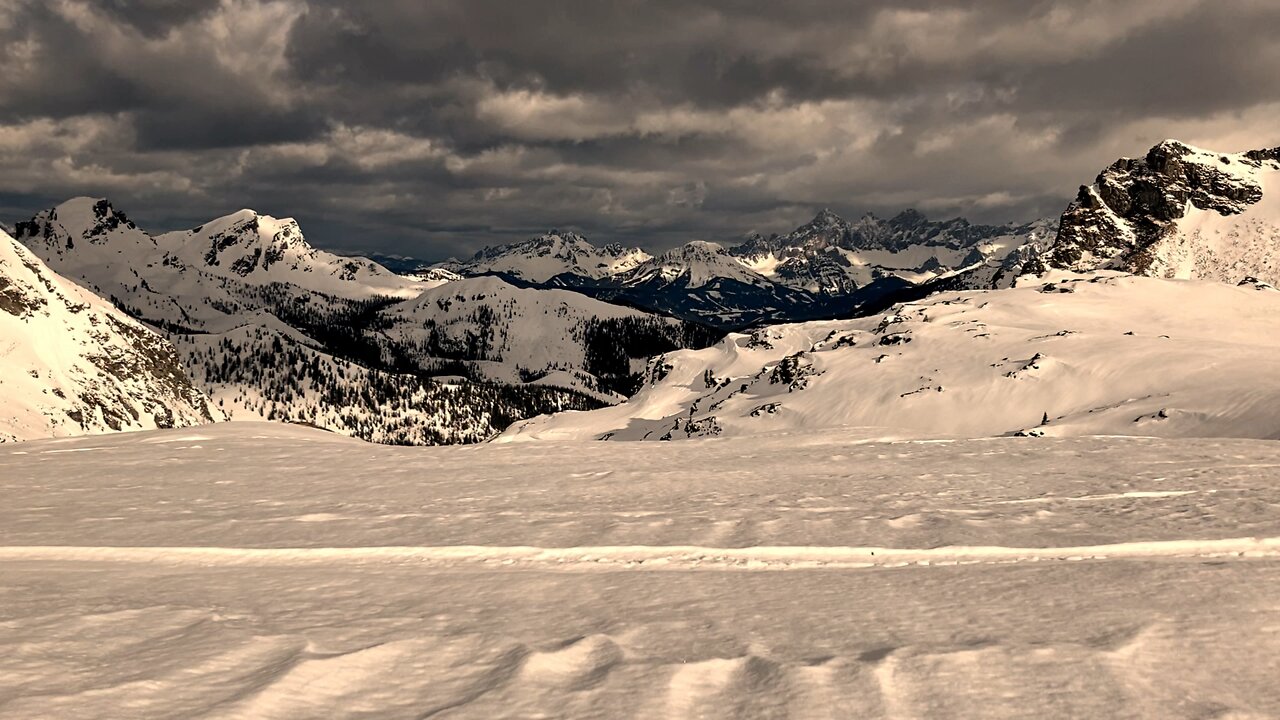 A Storm is coming - High Mountains Storm Ambience