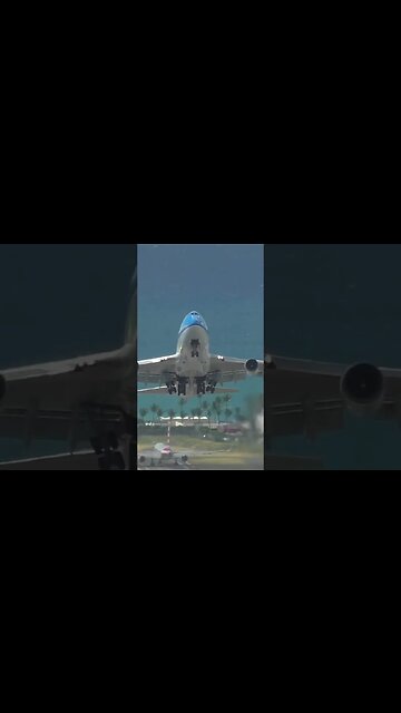 Boeing 747 liftoff at St Maarten🏝️