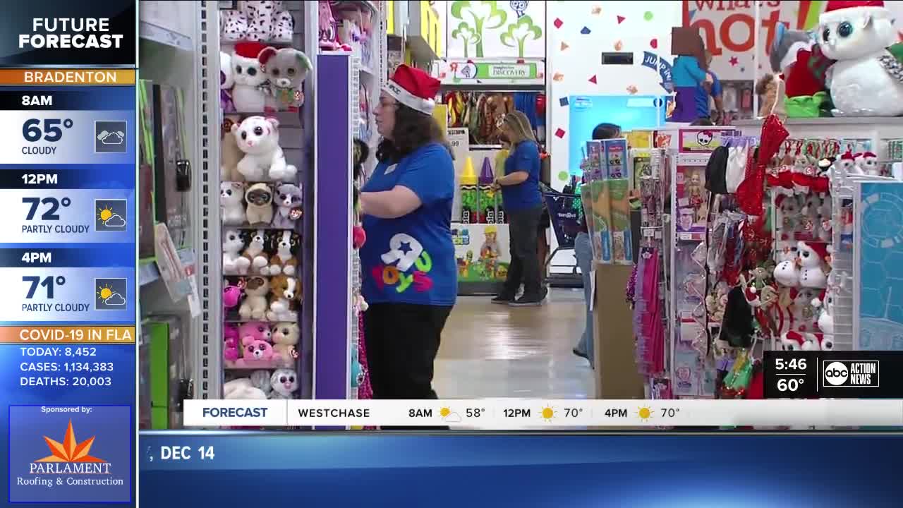 Shopping expert offers tips to save time and money during holiday rush