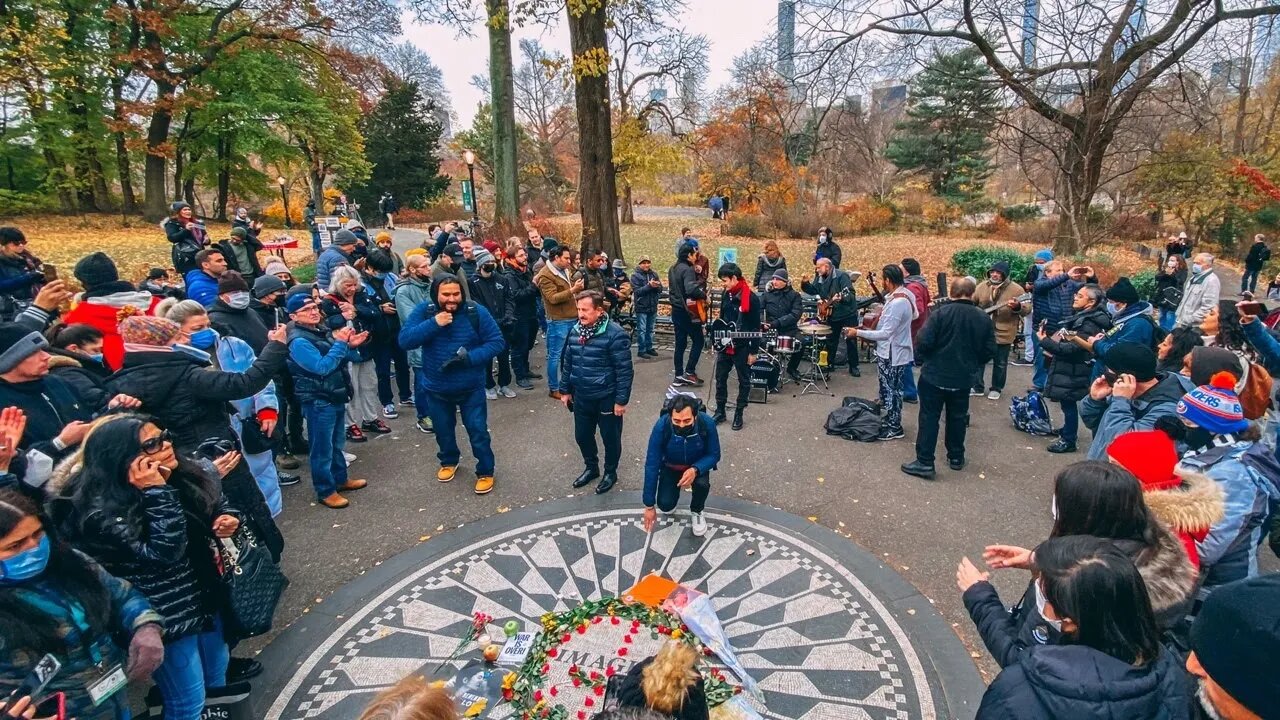 NYC Walk: In Honor of John Lennon and a Happy X-Mas