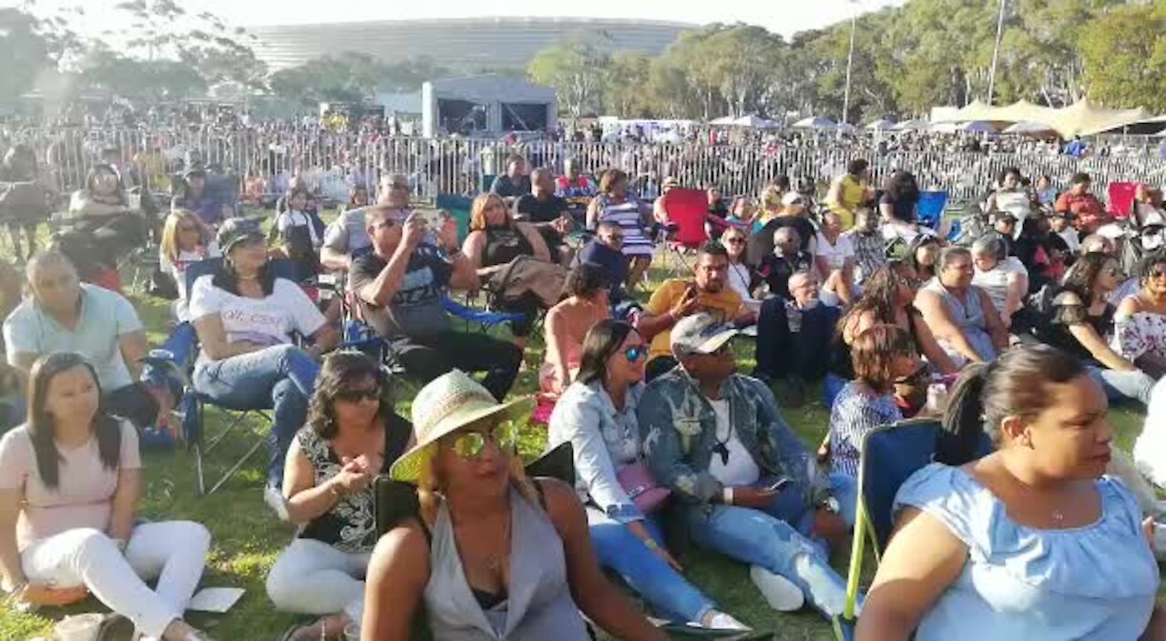 SOUTH AFRICA - Cape Town - Crowds at the Tamia concert (Video) (4v2)