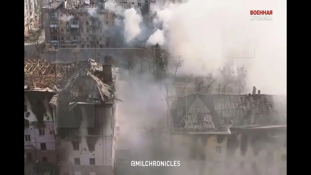 Russia on the front lines Firing at Ukraine Azov in Mariupol.