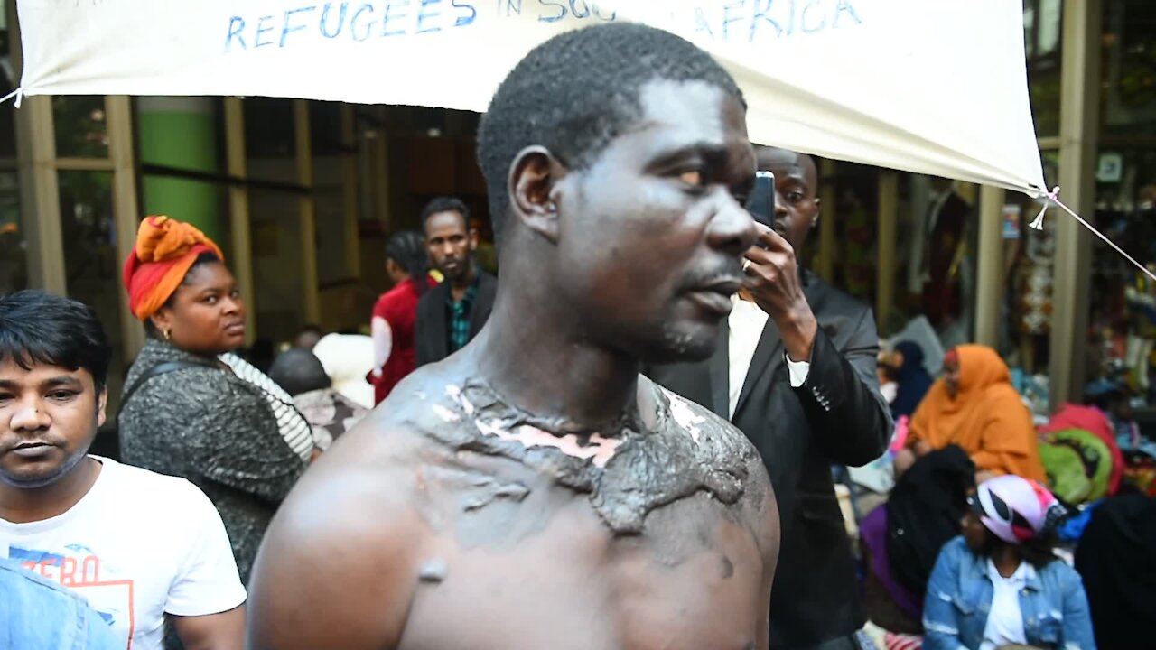 SOUTH AFRICA - Cape Town - Foreign nationals protest outside the UNHCR offices in Cape Town (Video) (Mdv)