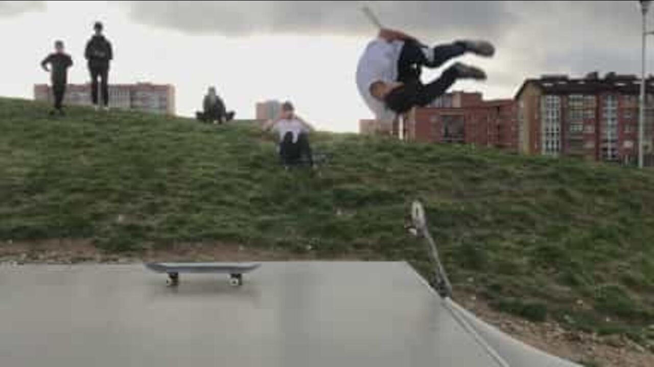 Skater does the unthinkable and it's impressive!