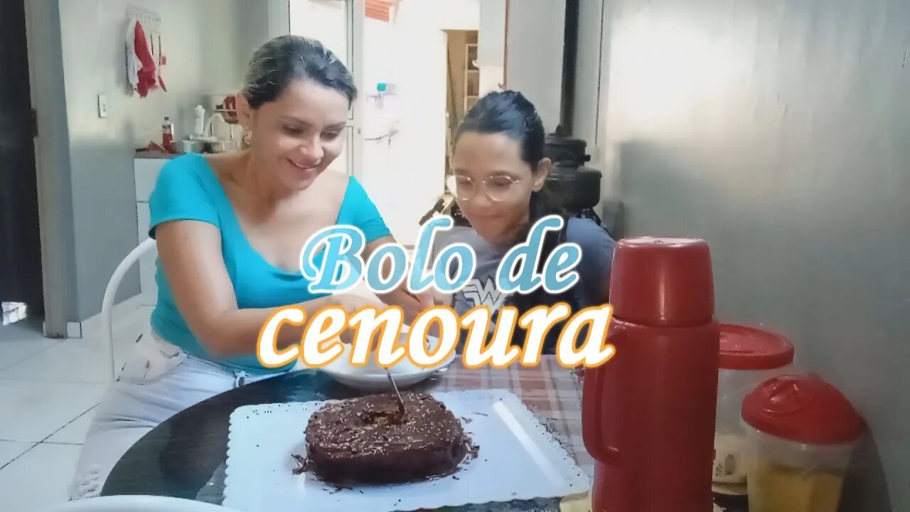 Bolo de cenoura com cobertura de chocolate - Adriana e Aline