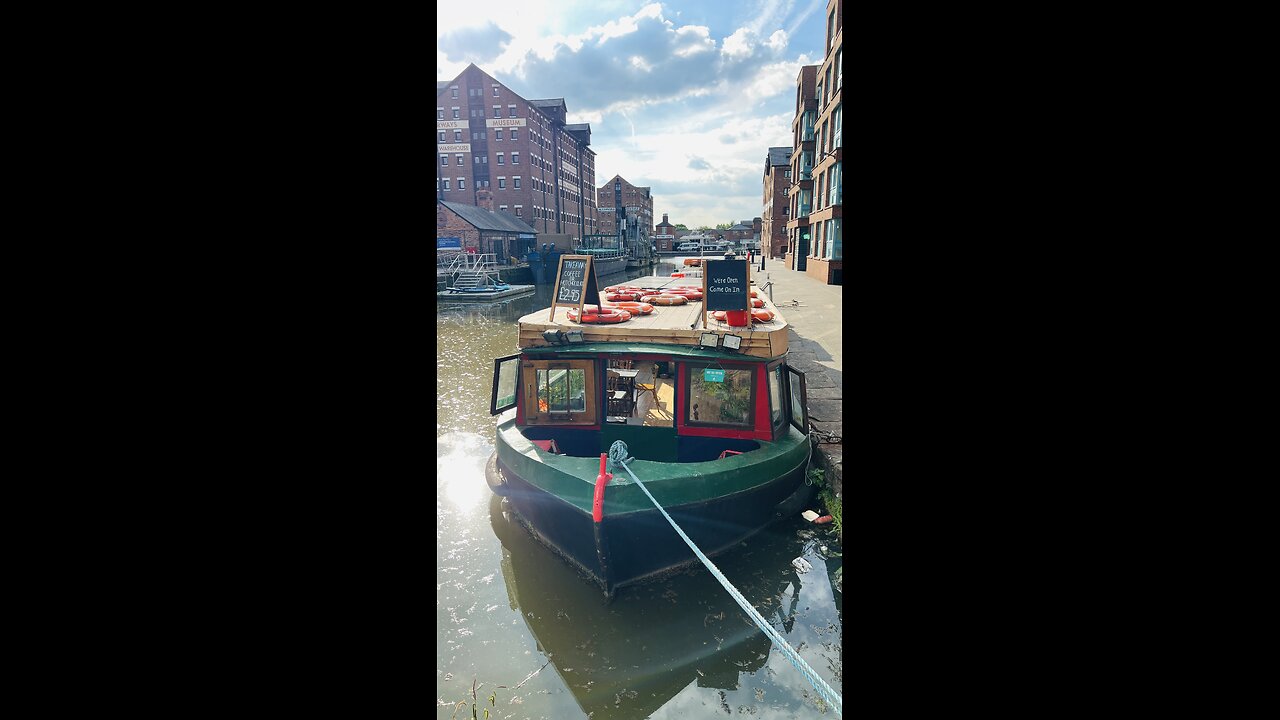 Cafe on the Boat