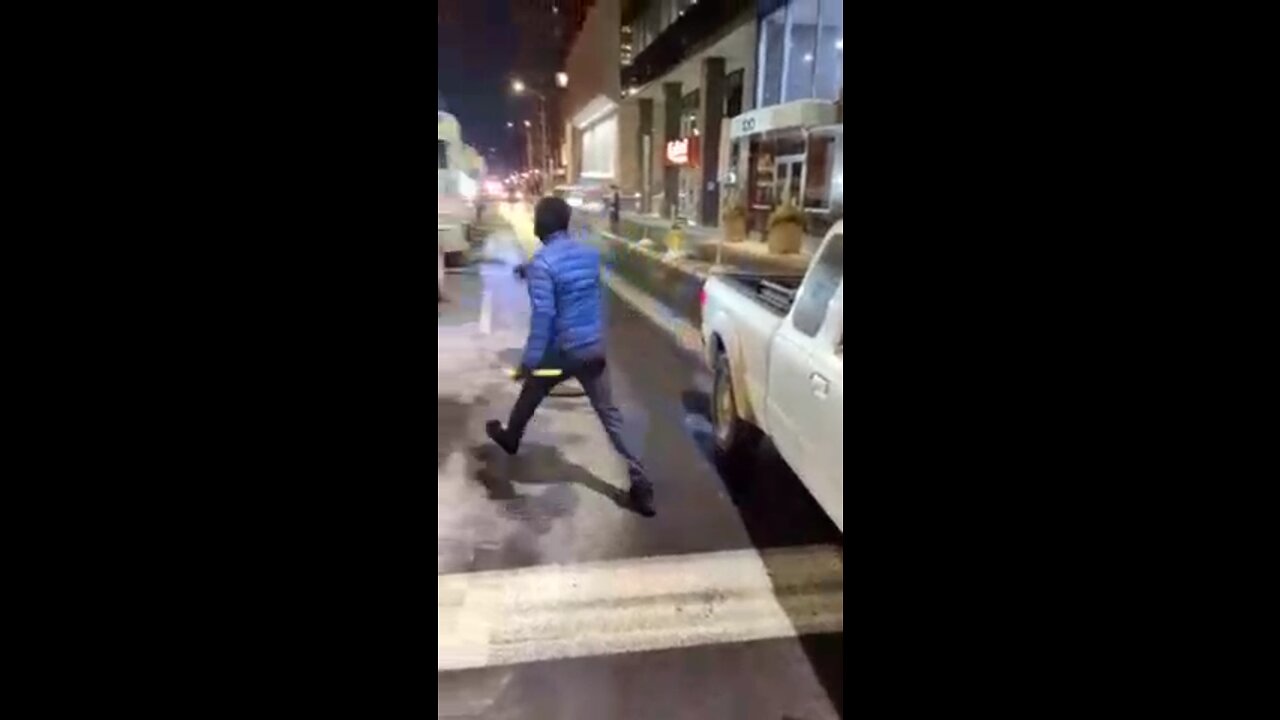 Gentleman in Ottawa has a legendary freakout on the protesters