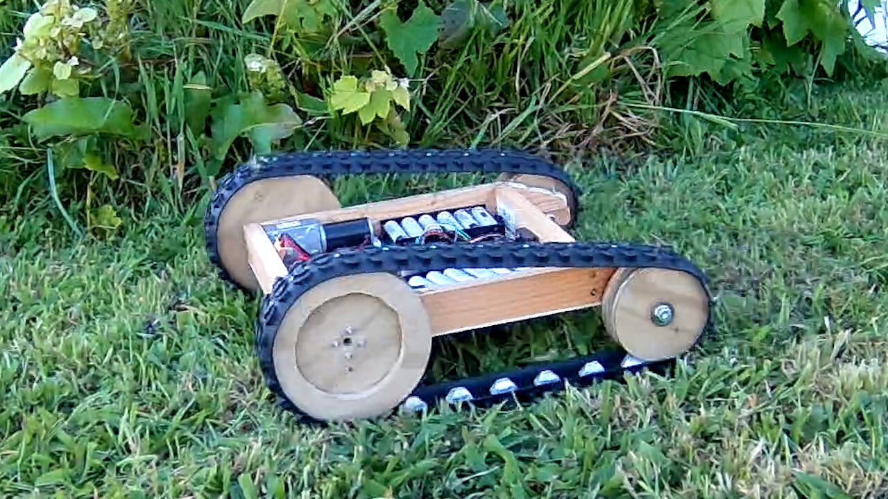 Little wooden tank thingy (fail)