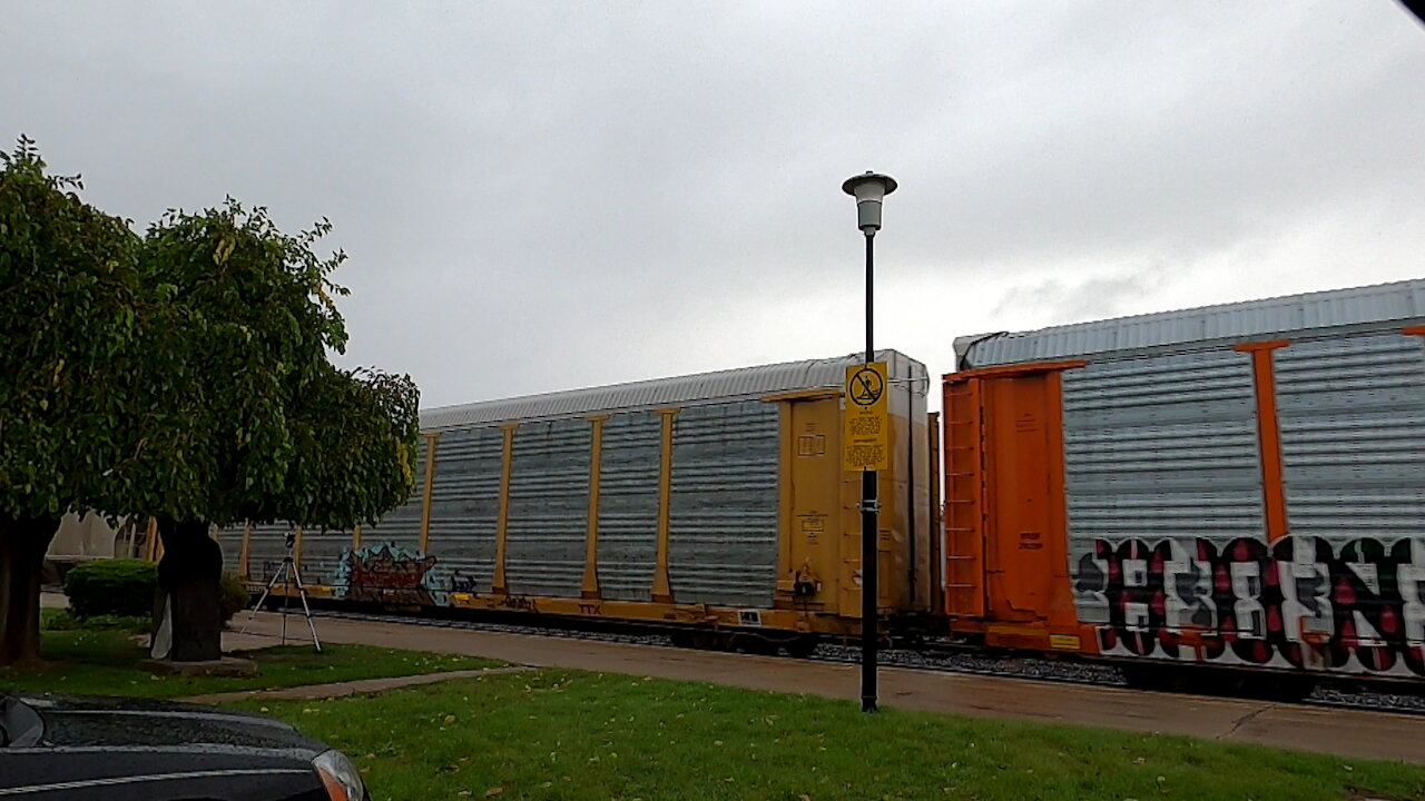 Manifest Train Westbound In Ontario CN 8895, CN 5770 & CN 5641 Locomotives