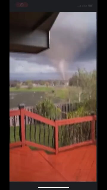 Some of the most violent tornado footage I’ve ever seen. The Andover, Kansas