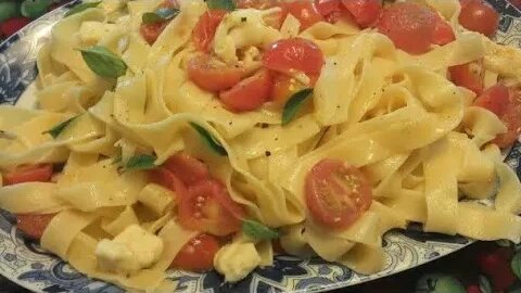 MACARRÃO AO MOLHO DE QUEIJO E TOMATE / SUPER FÁCIL