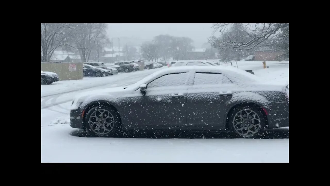 Snowstorm Chicagoland area Tuesday afternoon December 28th 2021