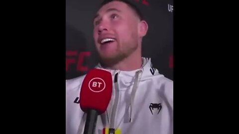 Darren Till with his best Khamzat Chimaev impression