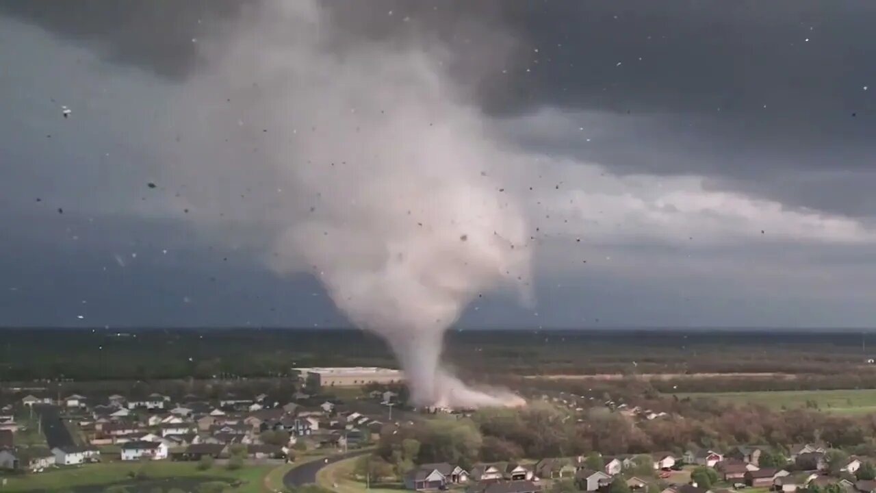 This drone footage was captured by ReedTimmerAccu in Andover, Kansas in May 2022