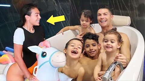 Ronaldo FUNNY Moments With His FAMILY 😂😂