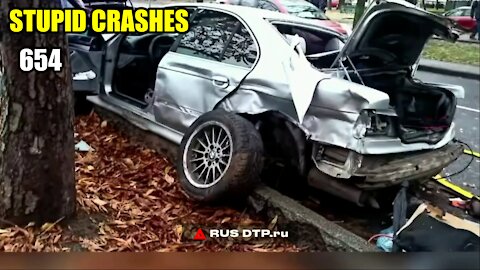 Stupid driving mistakes 654 (November 2021 English subtitles)