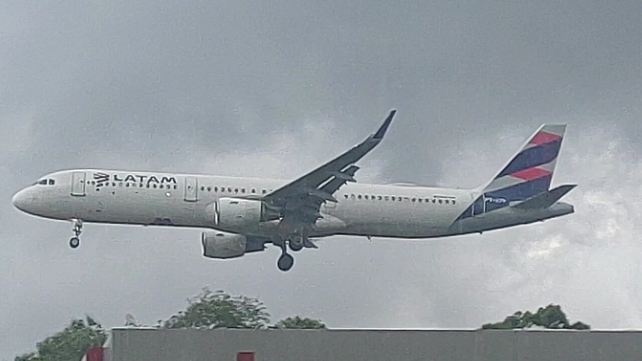 Airbus A321 PT-XPF coming from Belém do Pará to Manaus