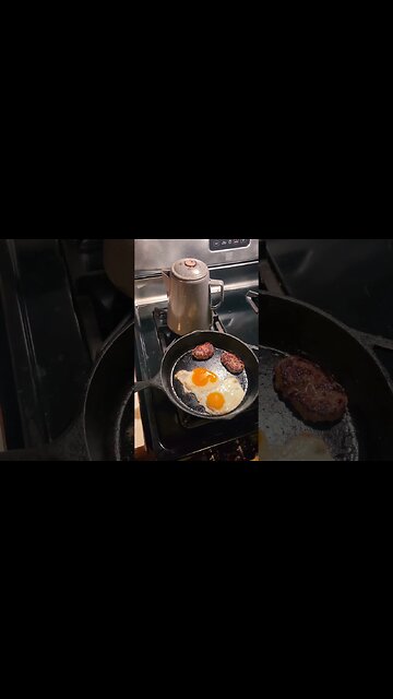The sounds of breakfast #castironcooking