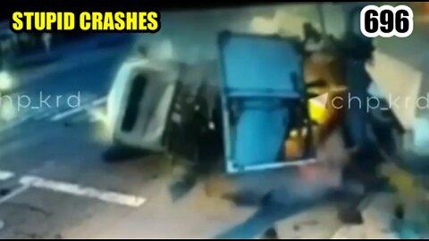 Stupid driving mistakes 696 (April 2022 English subtitles)