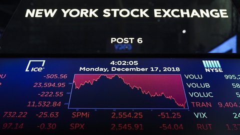 US Stocks Sink As Investors Worry About Interest Rates, Gov. Shutdown