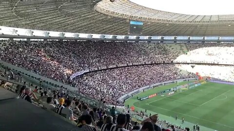 Torcida do Ceará protestando contra o presidente antes da bola rolar