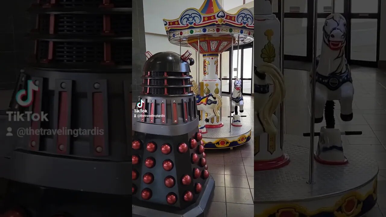 😆 #DALEK GOES ROUND & ROUND #DOCTORWHO #DALEKHAL #TRAVELINGTARDIS #VIDEOOFTHEDAY #SUBSCRIBE #SHORTS