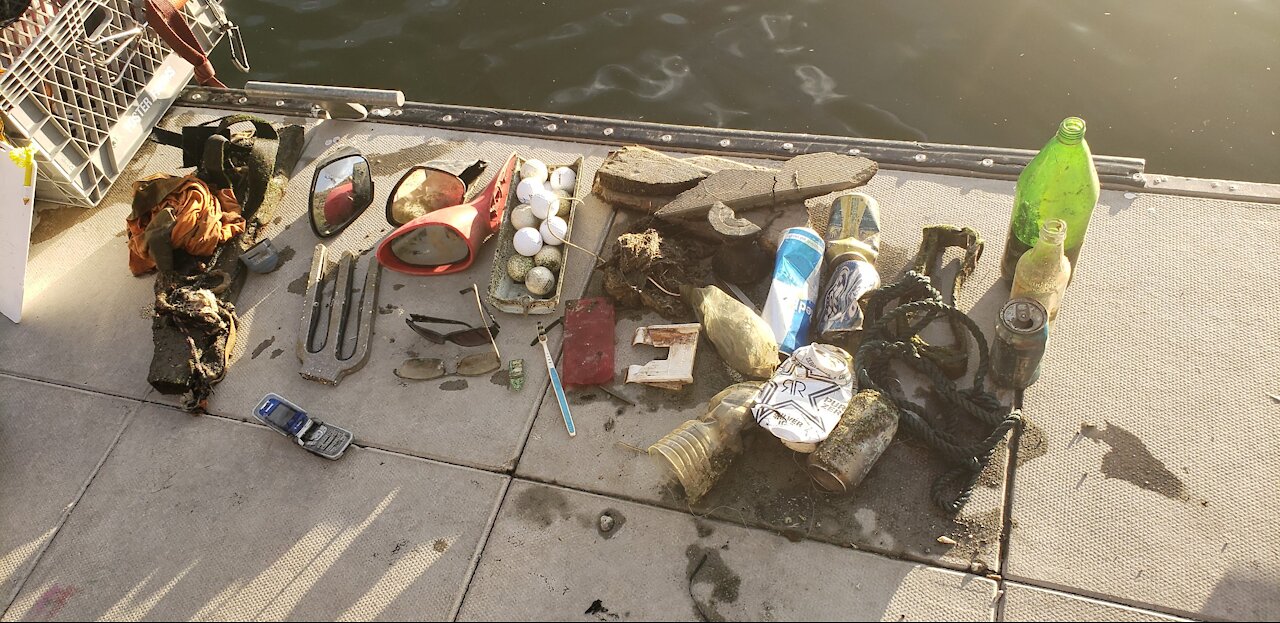 Found some golf balls, 3 mirrors, 1flip phone, bottles, cans, toothbrush, 2 sunglasses, ropes.