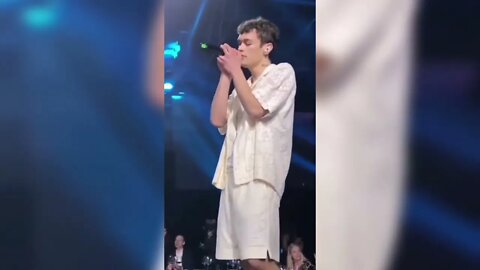 Blanco canta al Blu Celeste Tour mentre lo riprendo 😍