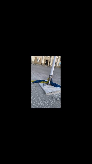 The Ukrainian flag fell on the square in the center of Severodonetsk, symbolically