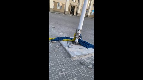 The Ukrainian flag fell on the square in the center of Severodonetsk, symbolically