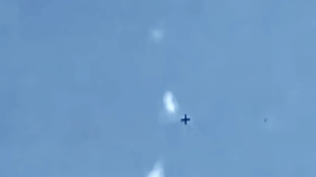 one hole in clouds, one minute,one UFO