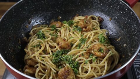 How To Make: Spicy Butter Garlic Shrimp Pasta! (EASY)