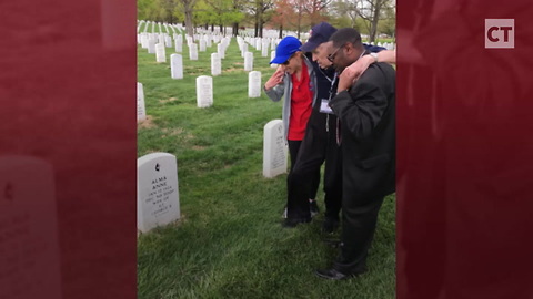 Cemetery Worker Makes Shock Move When WWII Vet Needs Help Getting to Wife's Grave
