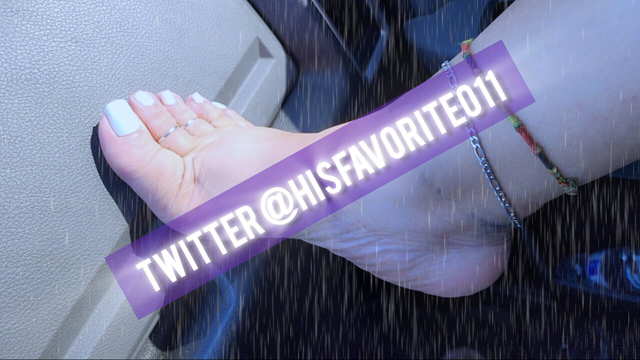 Women Taking Off Her Shoes To Show Off Her Sweaty Soles 👣