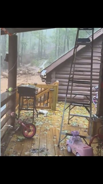 MASSIVE MUD-LANDSLIDE🌊🌲🏡📸HITS NORTH CAROLINA FAMILY HOME🌊🏡🌳💫