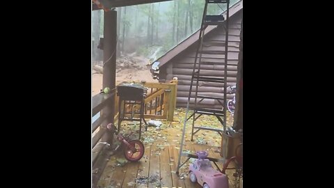 MASSIVE MUD-LANDSLIDE🌊🌲🏡📸HITS NORTH CAROLINA FAMILY HOME🌊🏡🌳💫